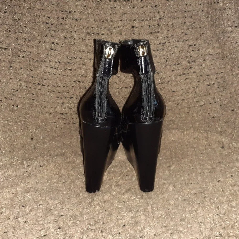 BCBGMAXAZRIA-Arcade-Wedge Sandals-Ankle Wrap-Black Croc Print Leather-Sz 7-NWOB